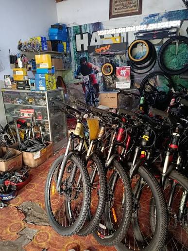 Tampilan klinik dan fasilitas Hendra Bike, foto 1